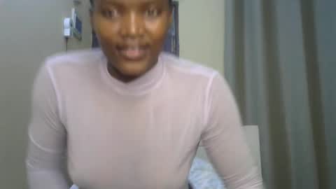 Snapshot of sexypetite_lee chatting on 01/05/25, 06:56 Lee online show from 01/05/25, 06:56