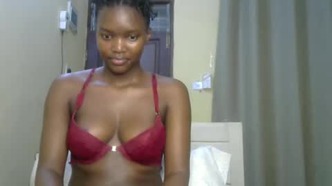 Snapshot of sexypetite_lee chatting on 01/11/25, 06:03 Lee online show from 01/11/25, 06:03