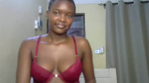 Snapshot of sexypetite_lee chatting on 02/16/25, 01:27 Lee online show from 02/16/25, 01:27