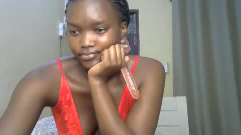 Snapshot of sexypetite_lee chatting on 03/06/25, 11:47 Lee online show from 03/06/25, 11:47