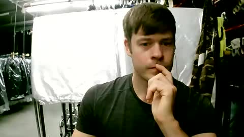 Snapshot of sexypornhot chatting on 09/19/25, 05:42 Erikson online show from 09/19/25, 05:42