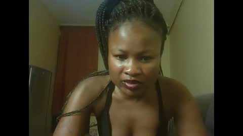 queenivy online show from 10/02/25, 06:48