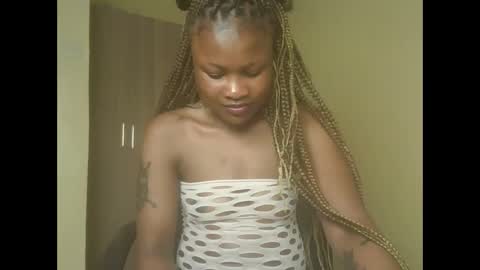 queenivy online show from 11/04/25, 03:05