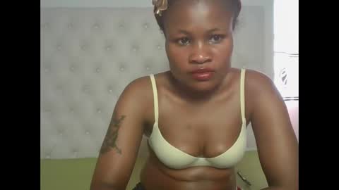 queenivy online show from 12/15/25, 12:20