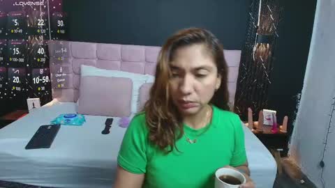 Snapshot of sexyrachel_ chatting on 09/21/25, 12:18 R A C H E L online show from 09/21/25, 12:18