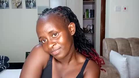 Snapshot of sexyreddebony chatting on 01/17/25, 02:18 sexyreddebony online show from 01/17/25, 02:18