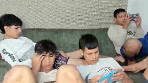 Snapshot of sexys_boys18 chatting on 01/15/25, 02:02 MATIAS-18 THIAHO -18 MAX-19 NICOKALY-19 CAIN-19 MOD ESTEBAN online show from 01/15/25, 02:02