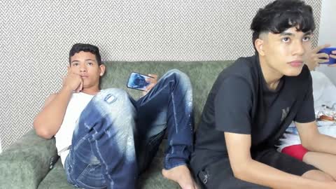 Snapshot of sexys_boys18 chatting on 01/18/25, 01:51 MATIAS-18 THIAHO -18 MAX-19 NICOKALY-19 CAIN-19 MOD ESTEBAN online show from 01/18/25, 01:51
