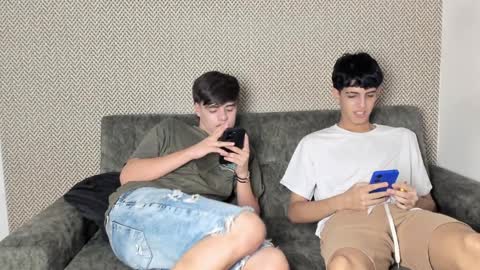 Snapshot of sexys_boys18 chatting on 01/29/25, 06:50 MATIAS-18 THIAHO -18 MAX-19 NICOKALY-19 CAIN-19 MOD ESTEBAN online show from 01/29/25, 06:50