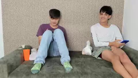 Snapshot of sexys_boys18 chatting on 02/28/25, 01:03 MATIAS-18 THIAHO -18 MAX-19 NICOKALY-19 CAIN-19 MOD ESTEBAN online show from 02/28/25, 01:03