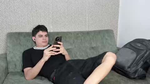 Snapshot of sexys_boys18 chatting on 10/04/25, 07:34 MATIAS-18 THIAHO -18 MAX-19 NICOKALY-19 CAIN-19 MOD ESTEBAN online show from 10/04/25, 07:34