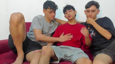 Snapshot of sexys_boys18 chatting on 07/24/26, 01:14 MATIAS-18 THIAHO -18 MAX-19 NICOKALY-19 CAIN-19 MOD ESTEBAN online show from 07/24/26, 01:14