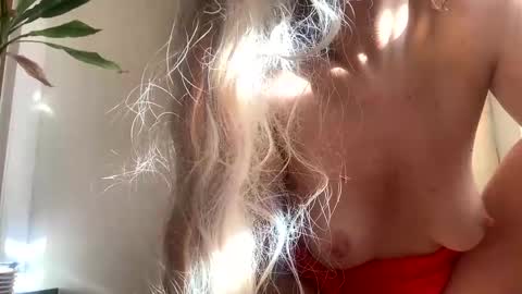 Snapshot of sexysexydream chatting on 11/02/25, 08:17 Anya online show from 11/02/25, 08:17