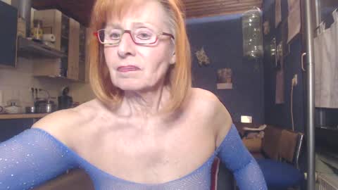 Snapshot of sexysilvie3112 chatting on 01/21/25, 03:10 Silvie online show from 01/21/25, 03:10