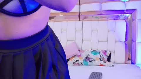 Snapshot of sexysister_ chatting on 02/24/26, 12:25 Kendall online show from 02/24/26, 12:25