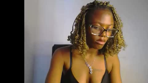 Snapshot of sexyslim_ebony chatting on 02/16/26, 02:46 Darkskinned Rae online show from 02/16/26, 02:46