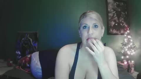 Snapshot of sexystripper69 chatting on 12/17/24, 06:13 sexystripper69 online show from 12/17/24, 06:13