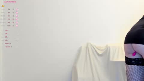 Snapshot of sexythongslut chatting on 10/17/25, 05:26 Sexythongslut online show from 10/17/25, 05:26