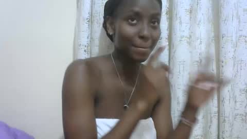 Snapshot of sexytinyy chatting on 11/04/25, 08:52 maria online show from 11/04/25, 08:52