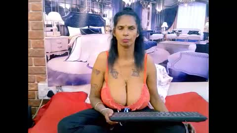 Snapshot of sexyva4u2luv chatting on 05/11/26, 06:05 sexyva4u2luv online show from 05/11/26, 06:05