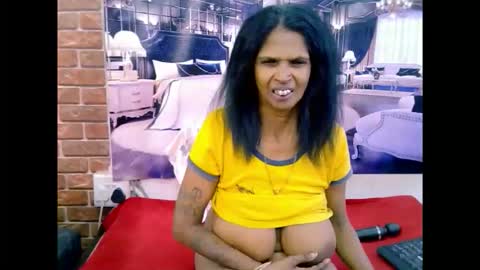 Snapshot of sexyva4u2luv chatting on 05/18/26, 06:25 sexyva4u2luv online show from 05/18/26, 06:25