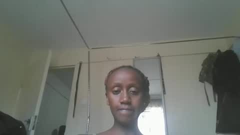 Snapshot of sexyy_tiny chatting on 09/24/25, 10:29 Mel online show from 09/24/25, 10:29