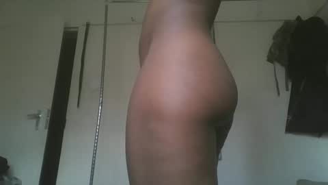 Snapshot of sexyy_tiny chatting on 09/26/25, 09:57 Mel online show from 09/26/25, 09:57