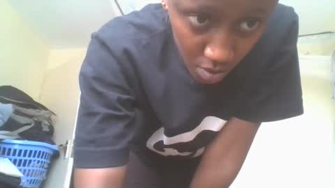 Snapshot of sexyy_tiny chatting on 10/10/25, 10:47 Mel online show from 10/10/25, 10:47