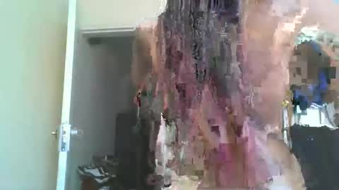 Snapshot of sexyy_tiny chatting on 10/28/25, 10:08 Mel online show from 10/28/25, 10:08