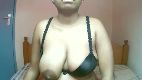 Snapshot of sexyyred_ chatting on 09/18/25, 10:28 sexyyred_ online show from 09/18/25, 10:28