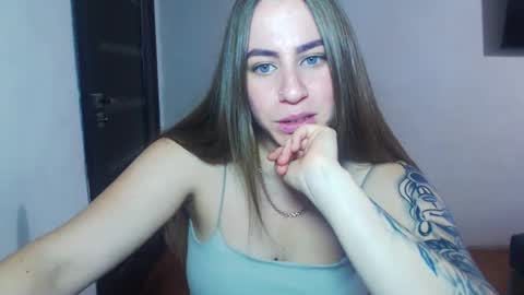 Snapshot of sexyyuliia777 chatting on 10/14/25, 11:44 Yuliia online show from 10/14/25, 11:44