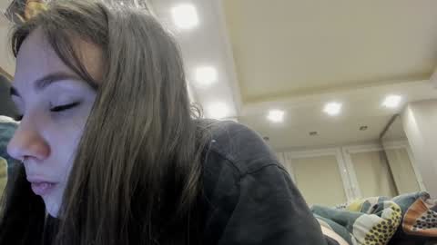 Snapshot of shadow_raffi chatting on 12/17/24, 01:29 shadow_raffi online show from 12/17/24, 01:29