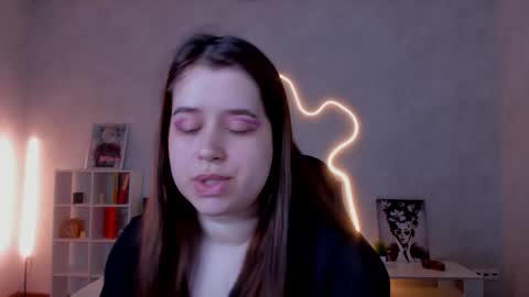 Snapshot of shadowfray chatting on 11/13/25, 01:59 shadowfray online show from 11/13/25, 01:59