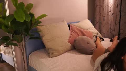 Lily  online show from 12/20/25, 04:36