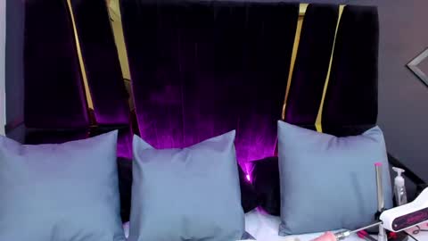 Shaina Vasquez online show from 02/08/25, 10:19