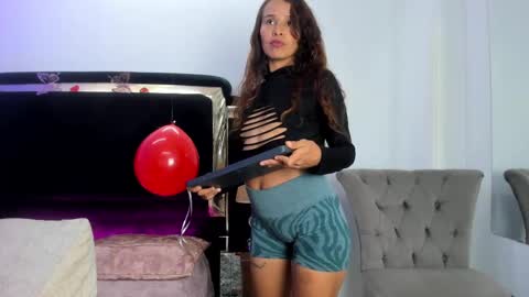 Snapshot of shainabonne chatting on 02/14/25, 11:20 Shaina online show from 02/14/25, 11:20