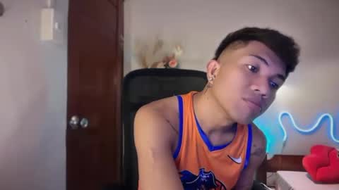 shake_raytow34 online show from 06/01/26, 07:32