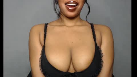 Snapshot of shallie_x chatting on 07/12/26, 03:03 ESTHER online show from 07/12/26, 03:03