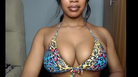 Snapshot of shallie_x chatting on 08/01/26, 02:05 ESTHER online show from 08/01/26, 02:05