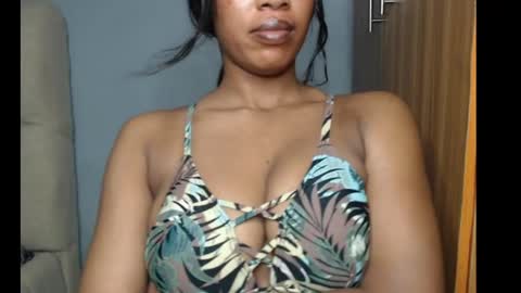 Snapshot of shallie_x chatting on 08/03/26, 12:31 ESTHER online show from 08/03/26, 12:31
