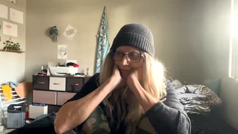 Snapshot of shamanwoman chatting on 12/23/24, 09:40 Shaman Woman online show from 12/23/24, 09:40