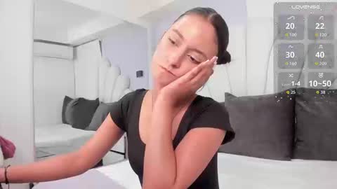 Snapshot of shamara_thomson chatting on 09/23/25, 01:30 Shamara Thomson online show from 09/23/25, 01:30