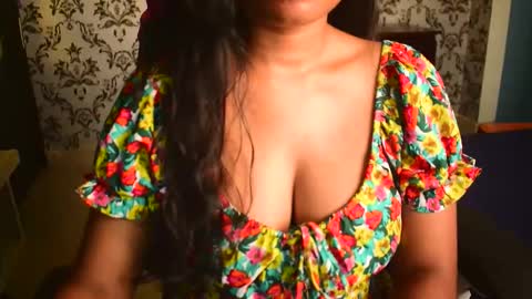 Snapshot of shanaya_indian chatting on 05/19/26, 04:52 shanaya indian online show from 05/19/26, 04:52