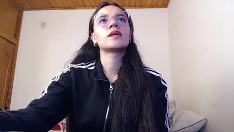 Snapshot of shanel_lozano chatting on 06/04/26, 05:30 shanel_lozano online show from 06/04/26, 05:30