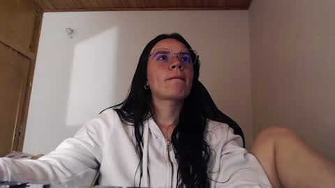 Snapshot of shanel_lozano chatting on 06/14/26, 01:14 shanel_lozano online show from 06/14/26, 01:14