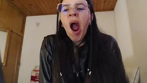 Snapshot of shanel_lozano chatting on 06/20/26, 05:05 shanel_lozano online show from 06/20/26, 05:05