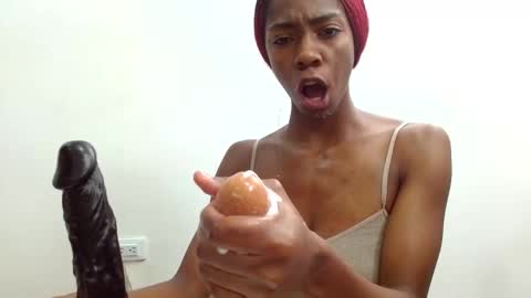 Snapshot of shanelle__ chatting on 09/16/25, 12:50 S H A N E L L E online show from 09/16/25, 12:50