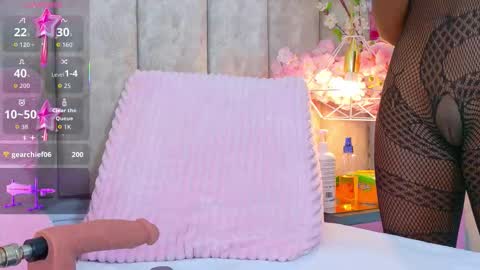 Shanel online show from 11/19/25, 01:44