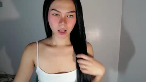 shanica_lee972385 online show from 04/22/26, 03:31