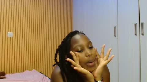 Shaniz online show from 11/24/25, 04:45